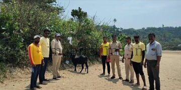 Gokarna '112' personnel rope a rabid dog!