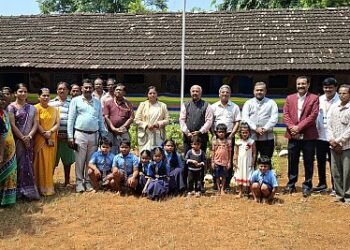 Karwar Lokayukta mingles with children!